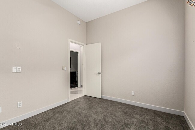 Building Photo - 15211 E Staghorn Dr