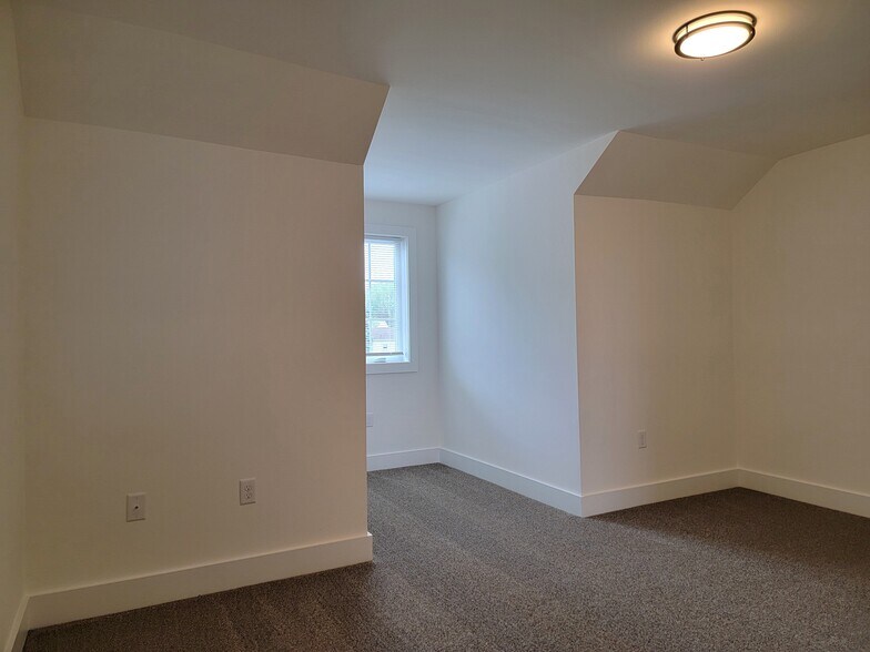 Building Photo - 17 Burk Ct