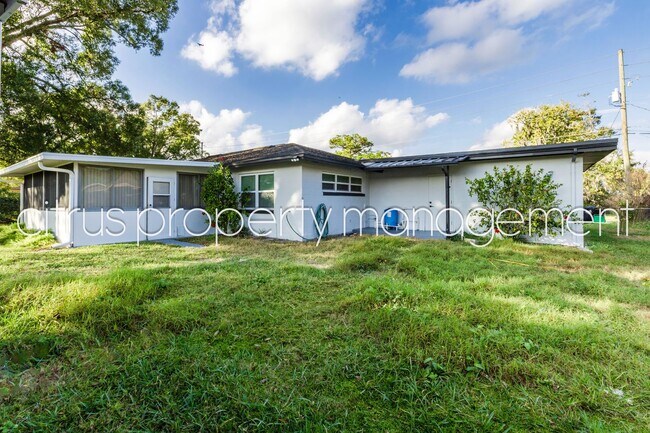 Building Photo - Impeccable, Fully Remodeled 3/2 with Huge Bonus Room Convenient to UCF!