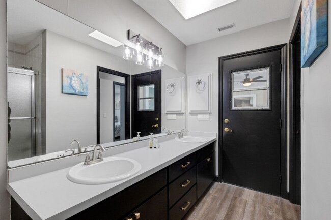 Building Photo - 294 Rotonda Cir