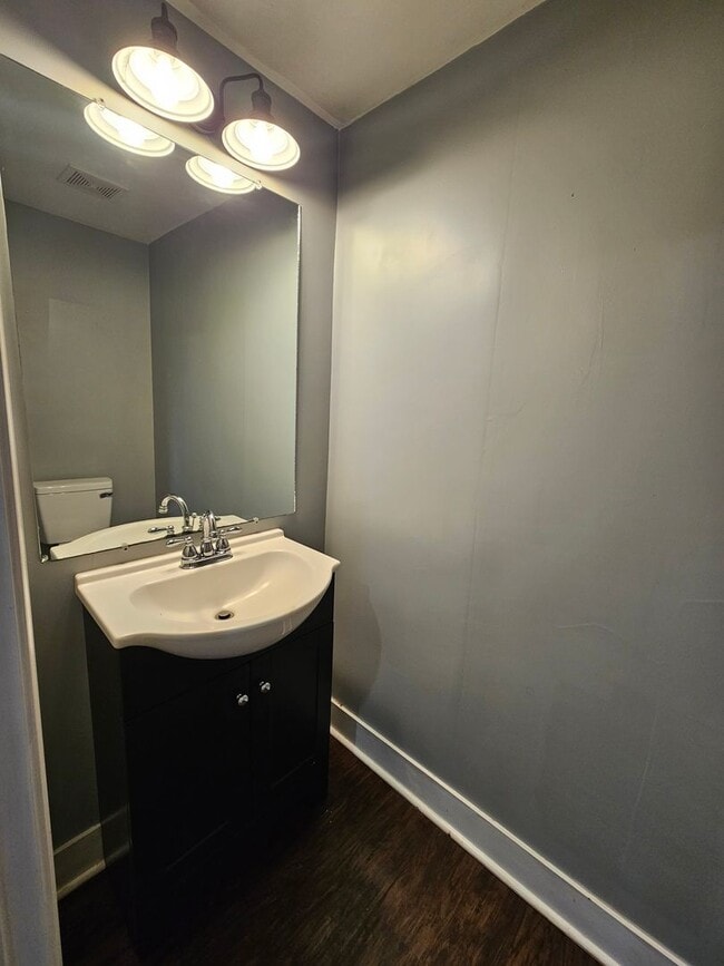 Building Photo - NEW LISTING!!!!!