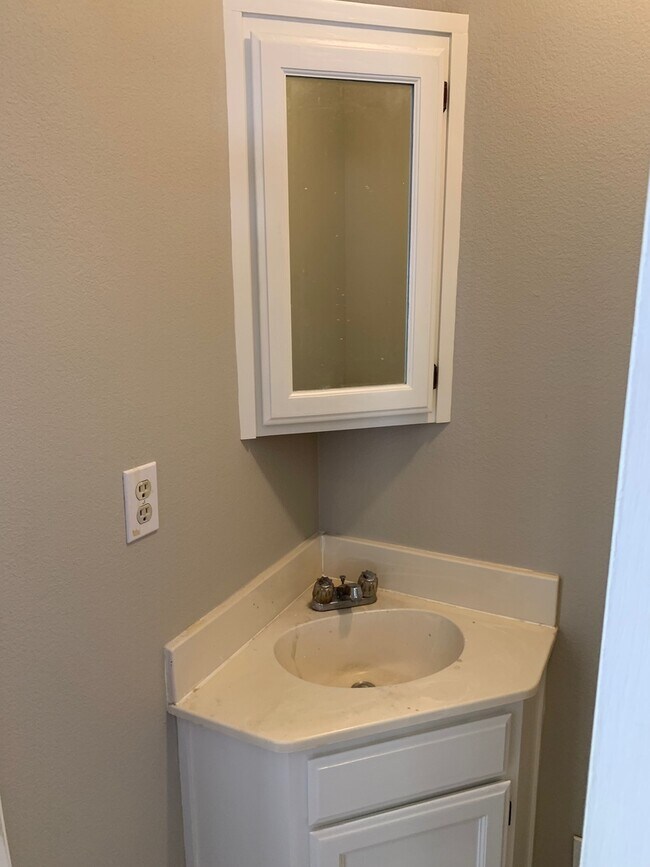 Building Photo - Beautiful Pittsburg Home