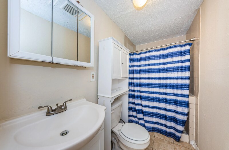 Building Photo - 1104 E Genesee St