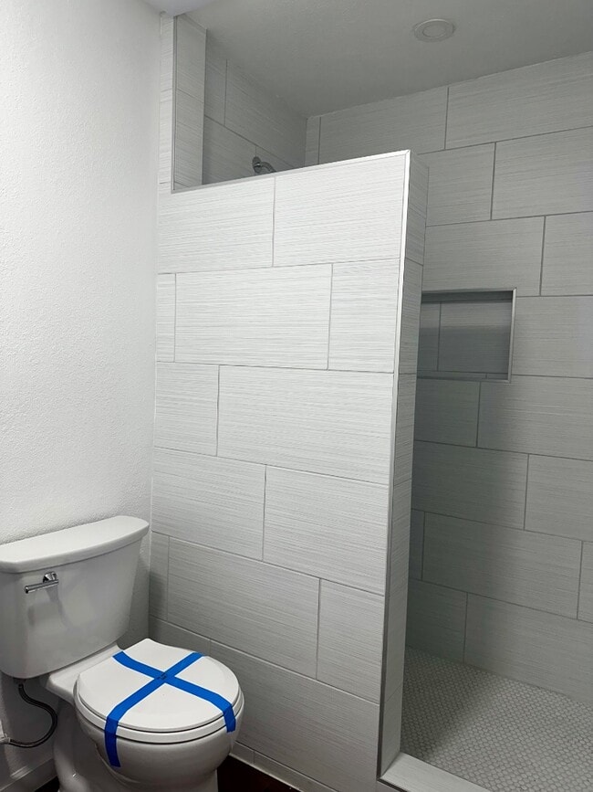 Building Photo - 704 Espolon Dr