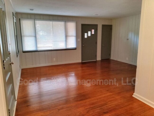 Building Photo - 3105 Old Louisville Rd