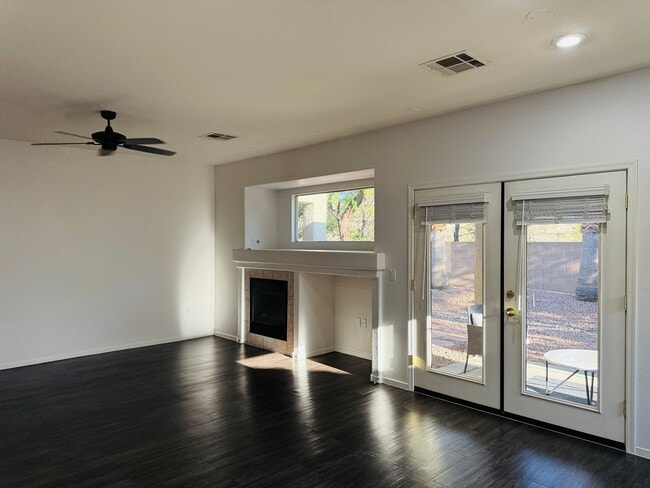 Building Photo - Stunning Gated 3 Bedroom & 2 Bath Located in Southern Highlands