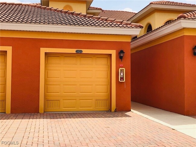 Building Photo - 13780 Julias Way