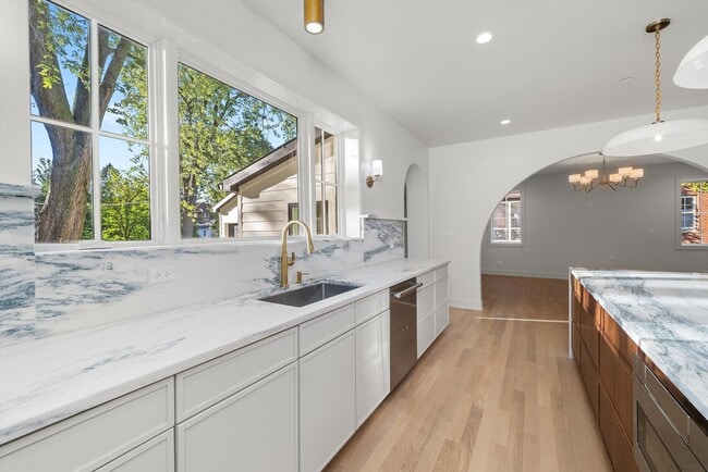 Building Photo - 1037 Belleforte Ave