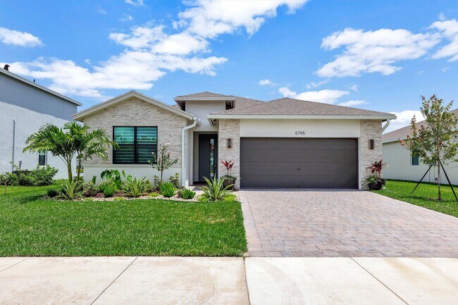 Primary Photo - 5795 SE Sky Blue Cir