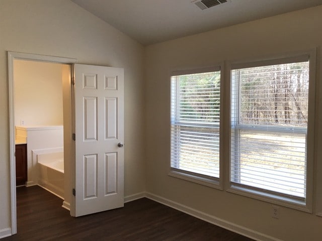 Building Photo - 2512 Walnut Tree Ln