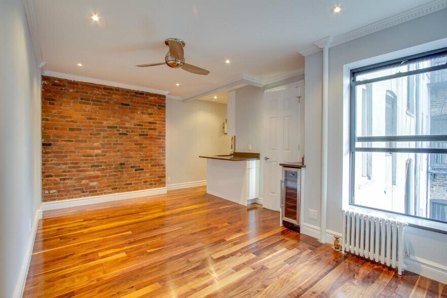 Primary Photo - 1590 Lexington Ave