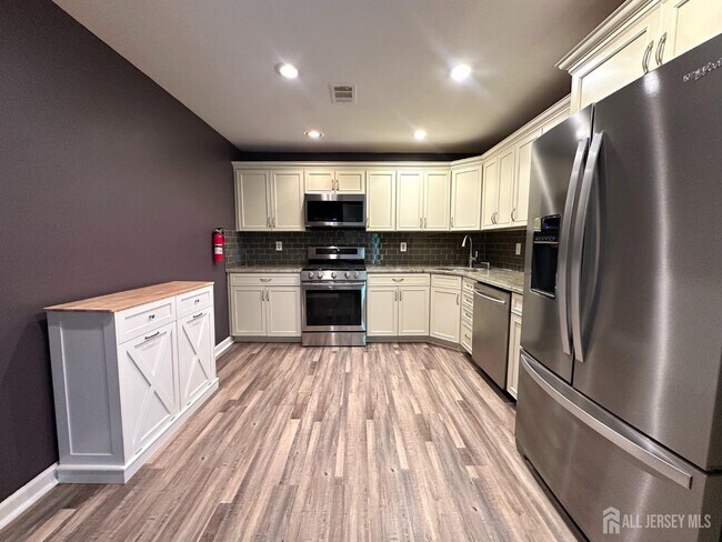 Building Photo - 214 Sapphire Ln