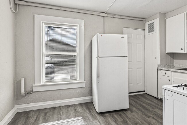 Building Photo - 905 3rd Ave N