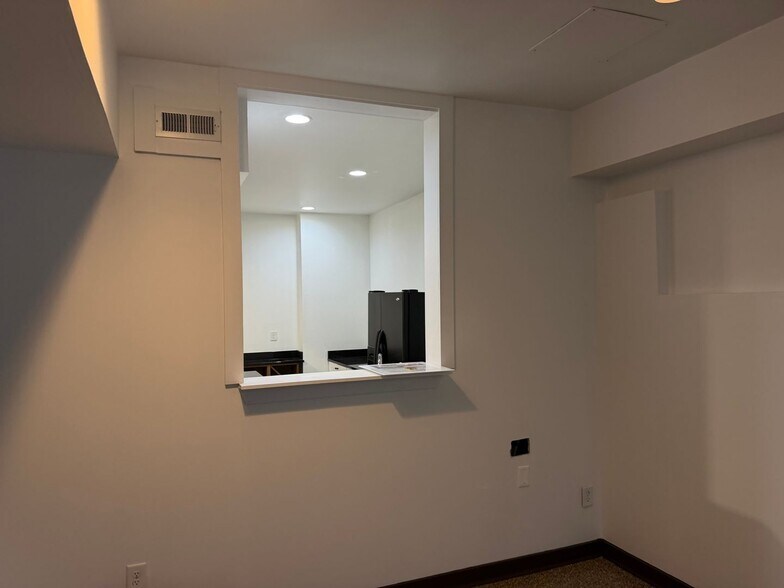 Building Photo - 5041 Woodland Bay Dr