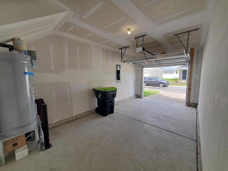 Building Photo - 174 Cypress Holw Dr