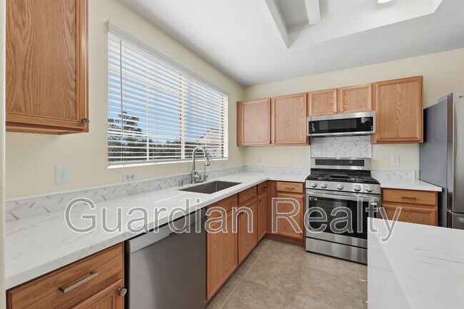 Building Photo - 830 Carnegie St