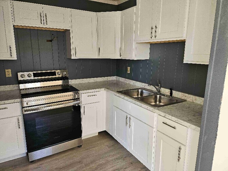 Building Photo - 287 Oliver Dr
