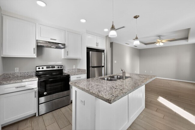 Building Photo - Charming 3BR Duplex in Brownsville