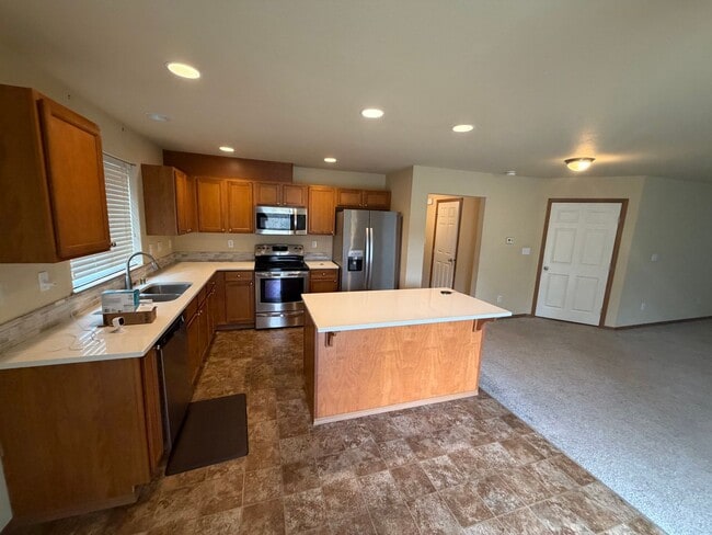 Building Photo - Beautiful 3 bedroom in Spanaway WA - Apply Today!