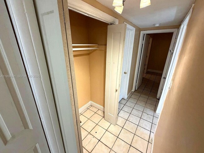 Building Photo - 14407 NE 5th Ave