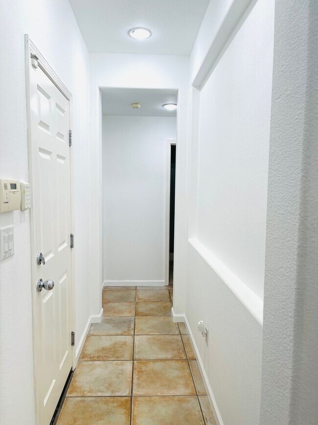 Building Photo - 4285 Bromley Ct