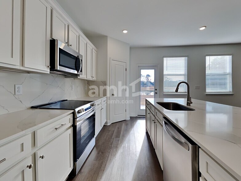 Building Photo - 622 Old Trolley Rd