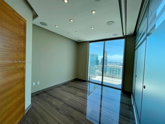 Building Photo - 92 SW 3rd St