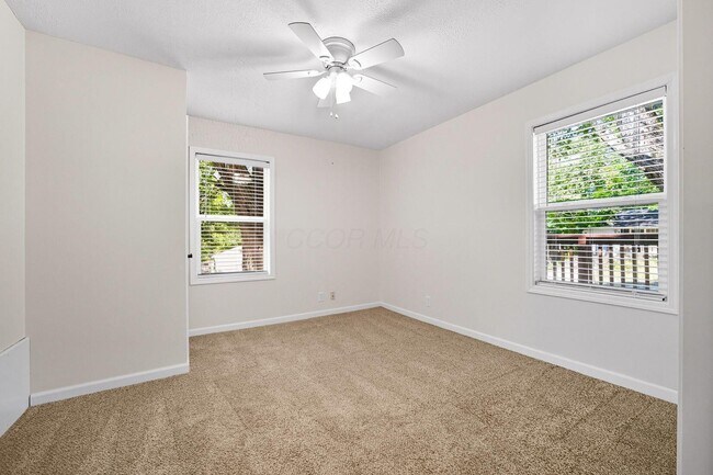Building Photo - 455 Lakeview Dr