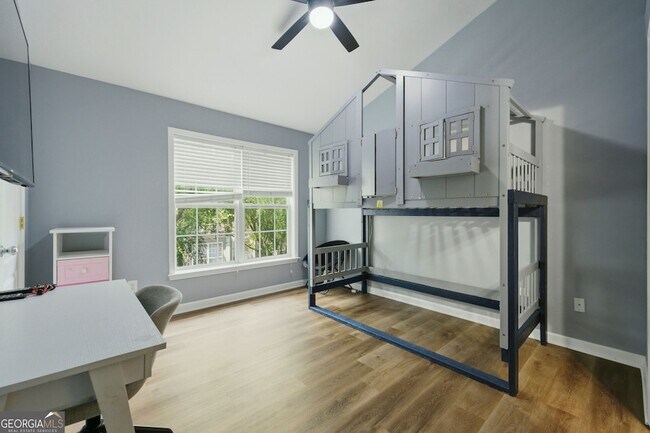 Building Photo - 1133 Village Ct SE