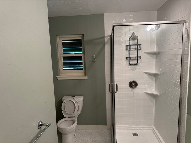 Building Photo - 10140 Creekmere Cir