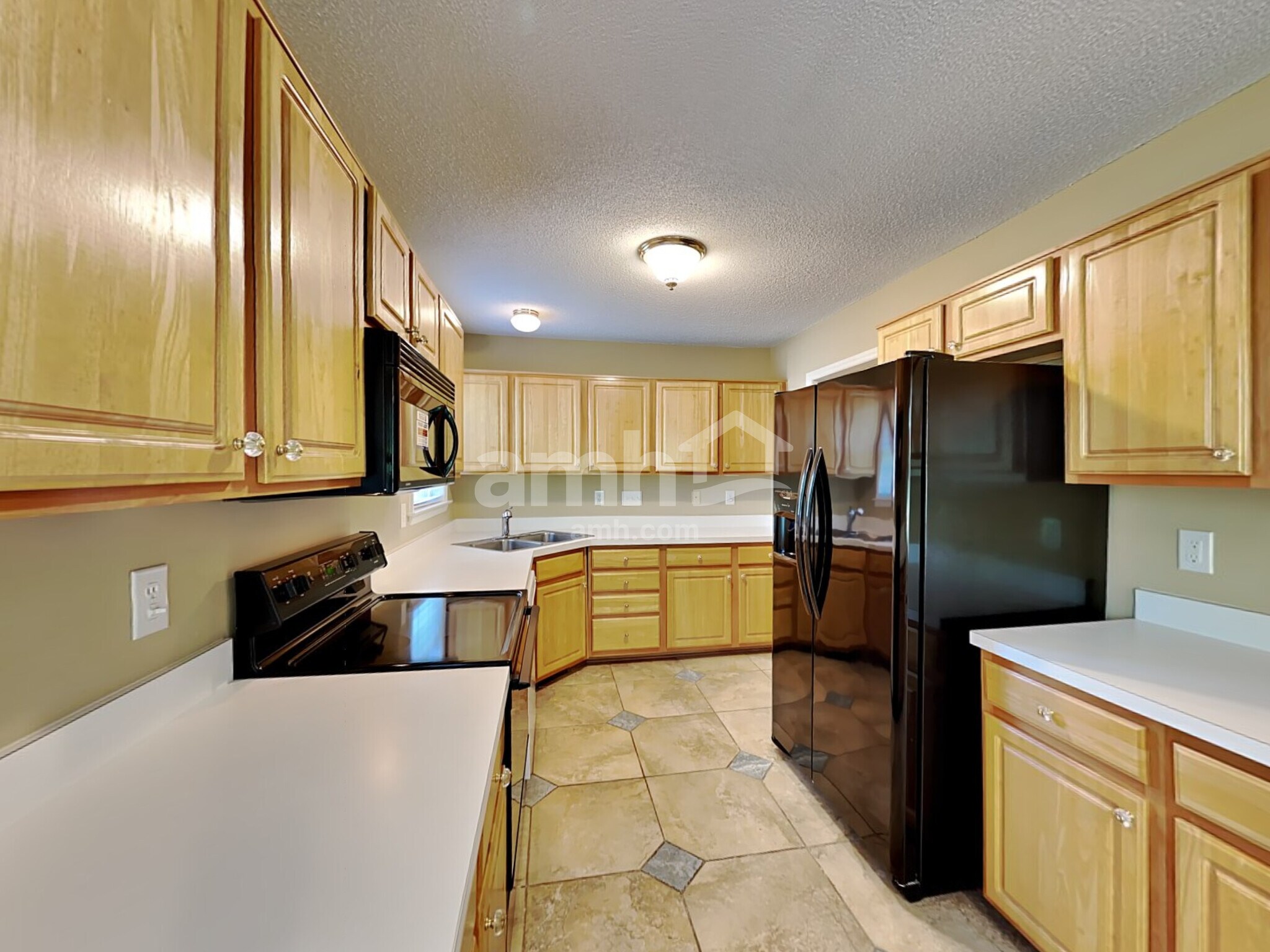 Building Photo - 728 Kavkaz St