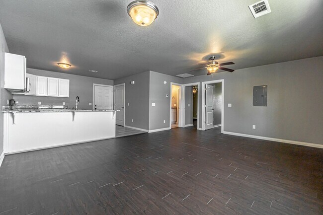 Building Photo - 109 2nd Ave SW