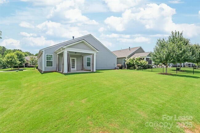 Building Photo - 720 Wood Lily Dr