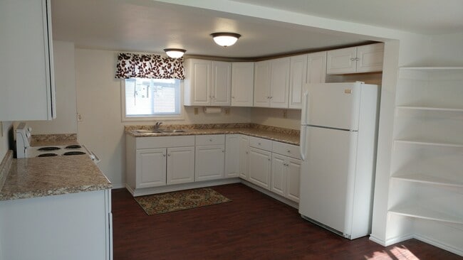 Building Photo - No Pets please! Cute and cozy home with a country feel!