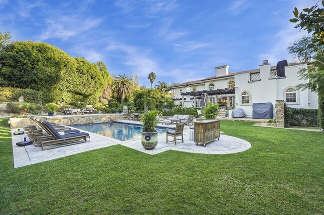 Building Photo - 23255 Mariposa De Oro St