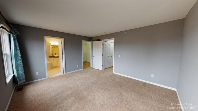 Building Photo - 2970 Barclay Wy