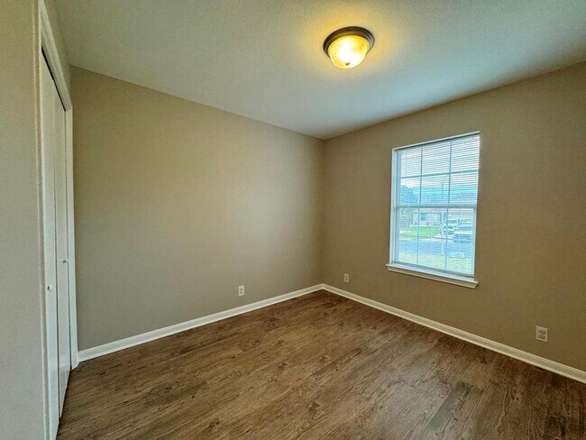 Building Photo - 219 Crystal Knoll Blvd