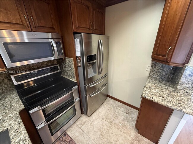 Building Photo - 170 Cypress Club Dr