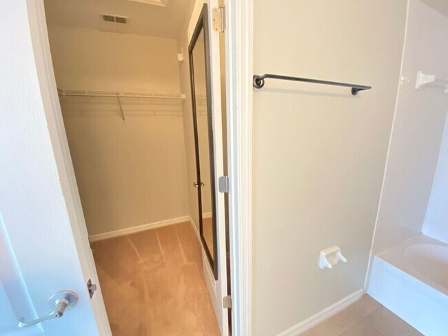 Building Photo - 600 Northern Way