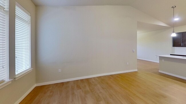 Building Photo - 3-bedroom 2 bath apartment in West Olympia - Apply Today!!