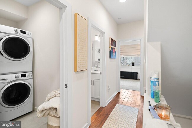 Building Photo - 1638 N 5th St