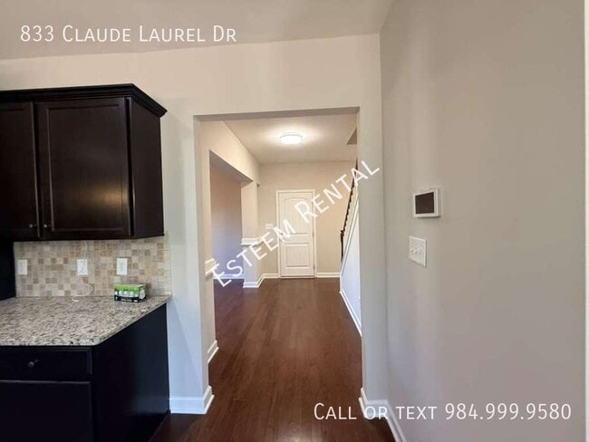 Building Photo - 833 Claude Laurel Dr