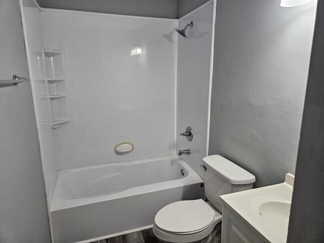 Building Photo - 6607 Amanda Cir