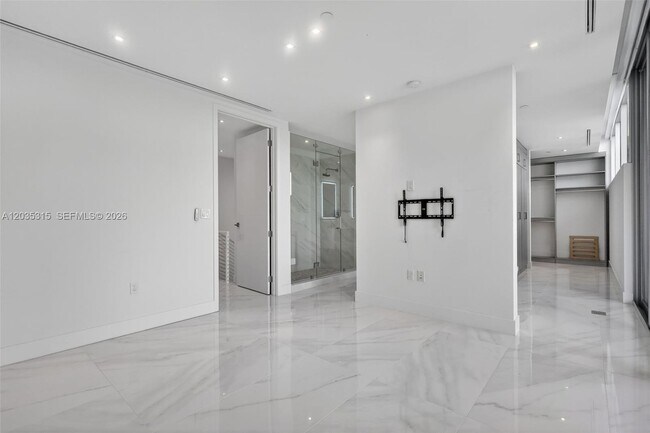 Building Photo - 3750 Yacht Club Dr