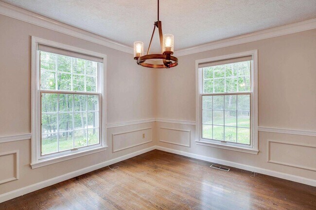 Building Photo - 27 Buttonwood Rd