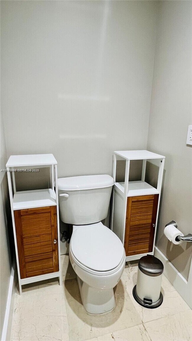 Building Photo - 7900 Harbor Island Dr