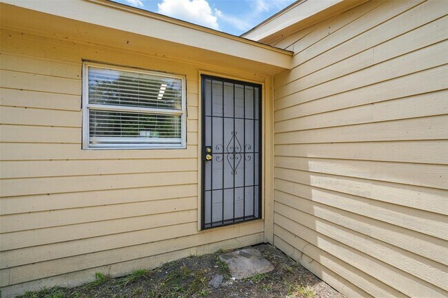 Building Photo - 3615 Seabrook St