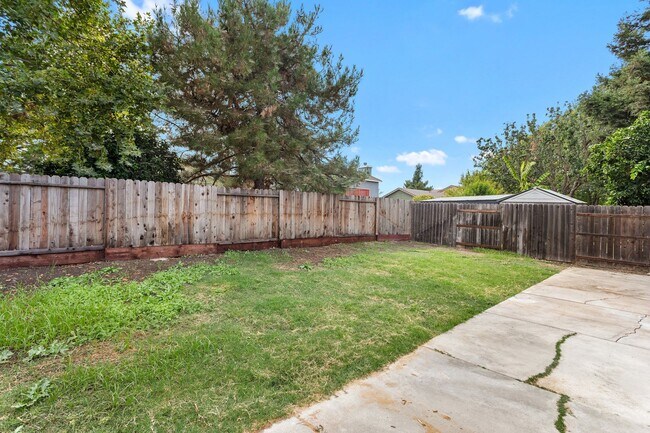 Building Photo - 5520 Muskingham Way