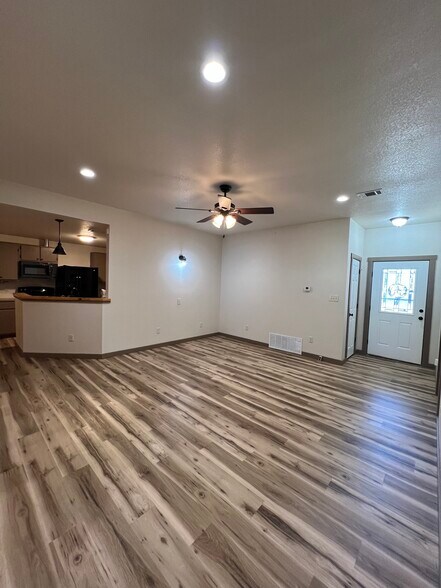 Building Photo - 306 Lux Dr