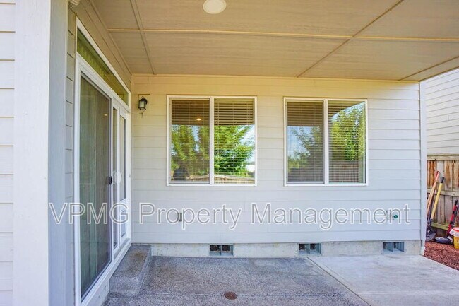 Building Photo - 1416 Northeast 172nd St